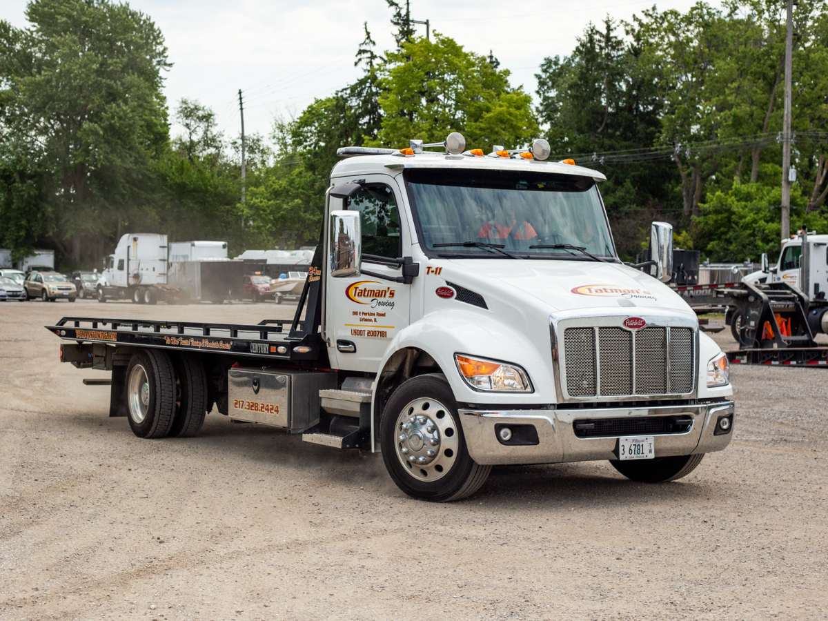 tatmans towing flatbed truck